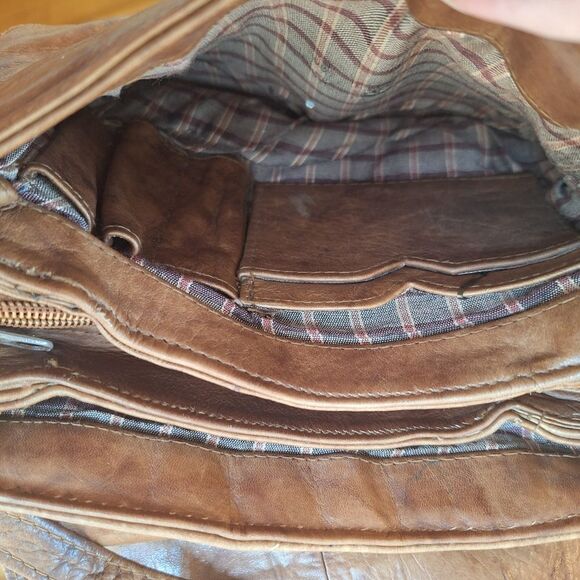 Wilsons Crossbody Bag Distressed Leather Brown Small Medium Size 8" x 9" - Picture 12 of 16